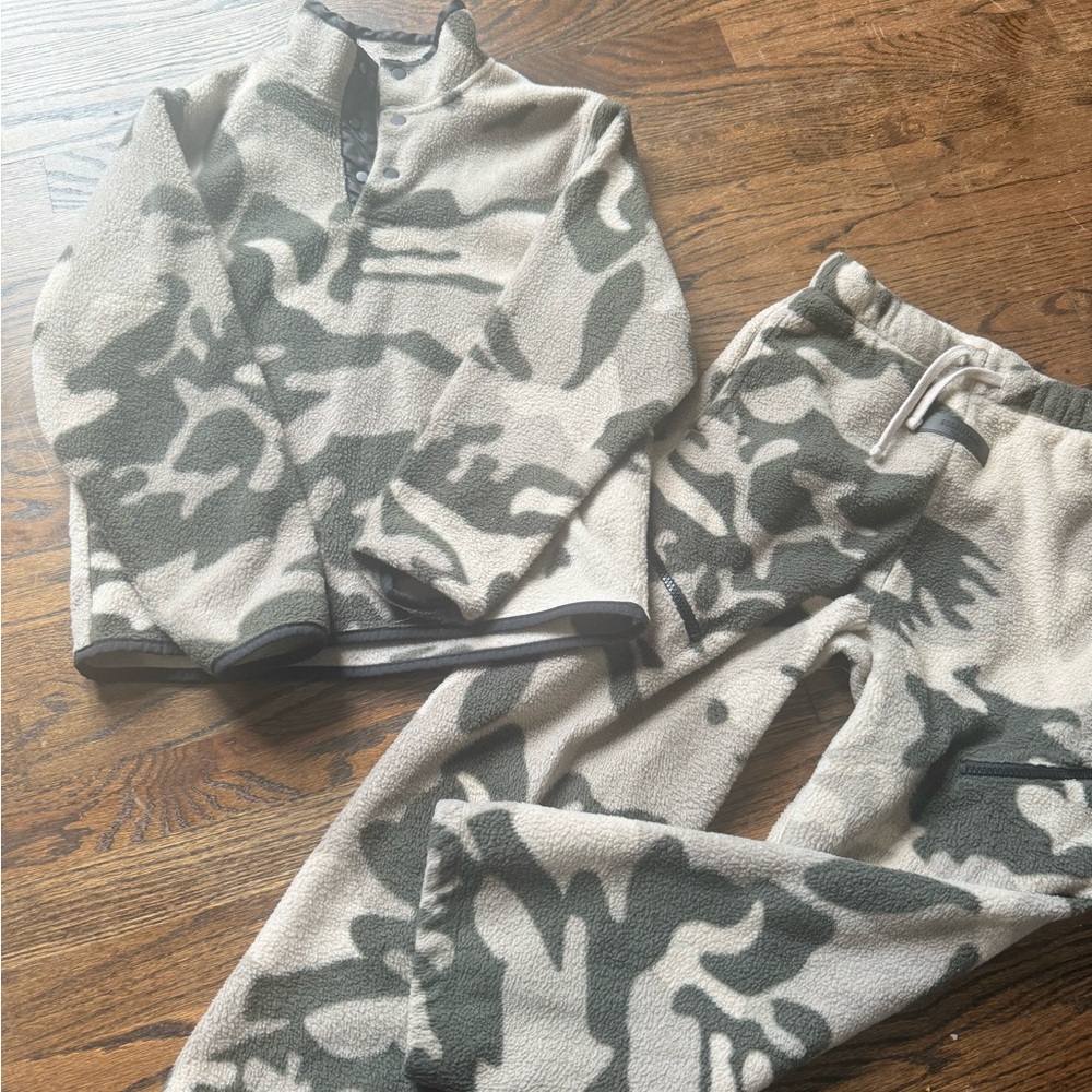 Essentials Cream and Gray camo Fleece sweatshirt and pants